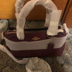 ❤️❤️Rare Metallic Berry Surrey Satchel❤️❤️